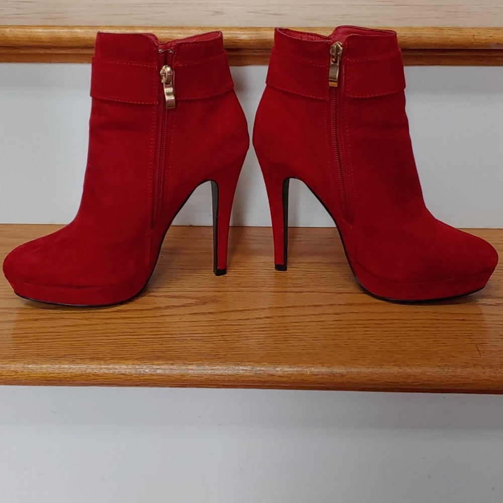 Heels - Picture 2 of 4